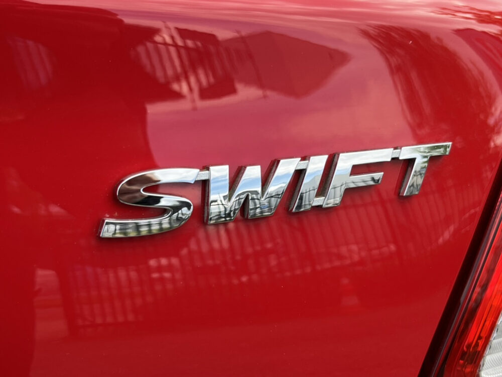 Suzuki Swift 1.0 Stijl Smart Hybrid // NAVI // CAMERA // STOELVERWARMING // AIRCO //