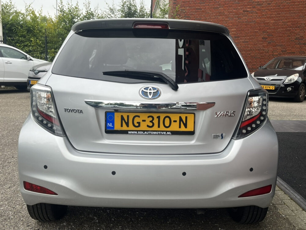 Toyota Yaris 1.5 Full Hybrid Dynamic // NAVI // CLIMA // CAMERA // PDC // PANO-DAK