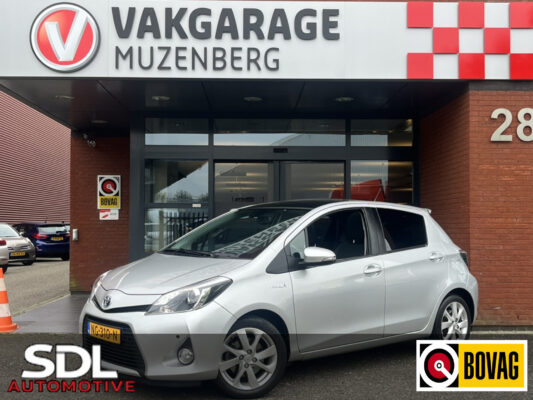 Toyota Yaris 1.5 Full Hybrid Dynamic // NAVI // CLIMA // CAMERA // PDC // PANO-DAK