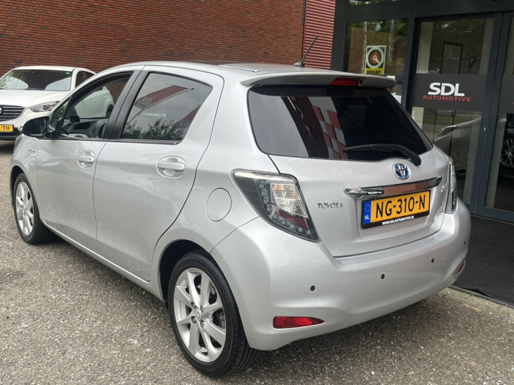 Toyota Yaris 1.5 Full Hybrid Dynamic // NAVI // CLIMA // CAMERA // PDC // PANO-DAK