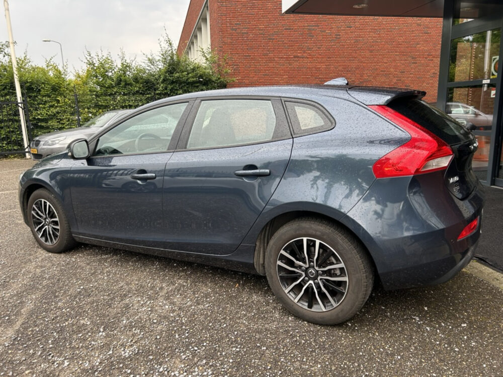 Volvo V40 2.0 T2 Momentum // FULL LED // NAVI // PDC // CLIMA