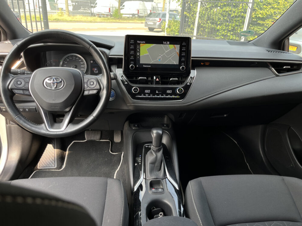 Toyota Corolla 1.8 Hybrid Dynamic // FULL LED // ADAP. CRUISE // NAVI+CARPLAY // CAMERA // STOELVERWARMING //