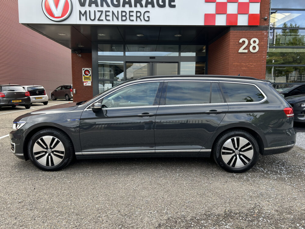 Volkswagen Passat Variant 1.4 TSI GTE // FULL LED // ADAP. CRUISE // CAMERA // ERGO COMFORT STOELEN // CLIMA //