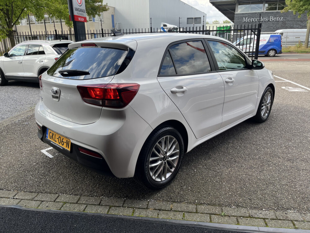 Kia Rio 1.2 DynamicLine // NAVI+CARPLAY // CAMERA+SENSOREN // CLIMA // STUUR+STOELVERWARMING //