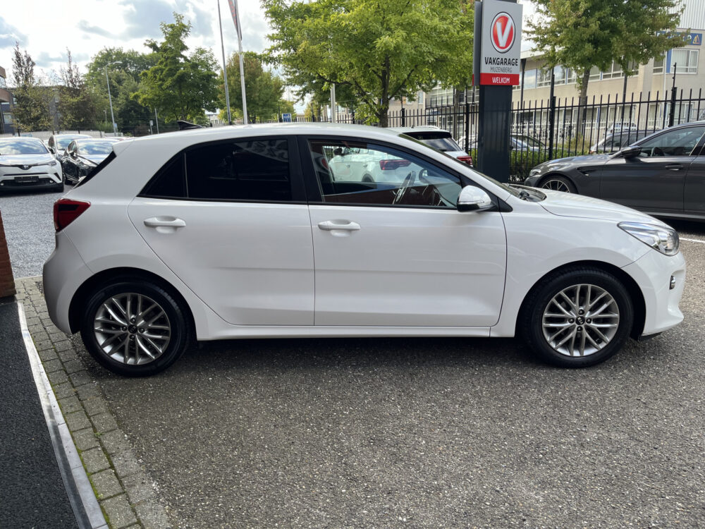 Kia Rio 1.2 DynamicLine // NAVI+CARPLAY // CAMERA+SENSOREN // CLIMA // STUUR+STOELVERWARMING //