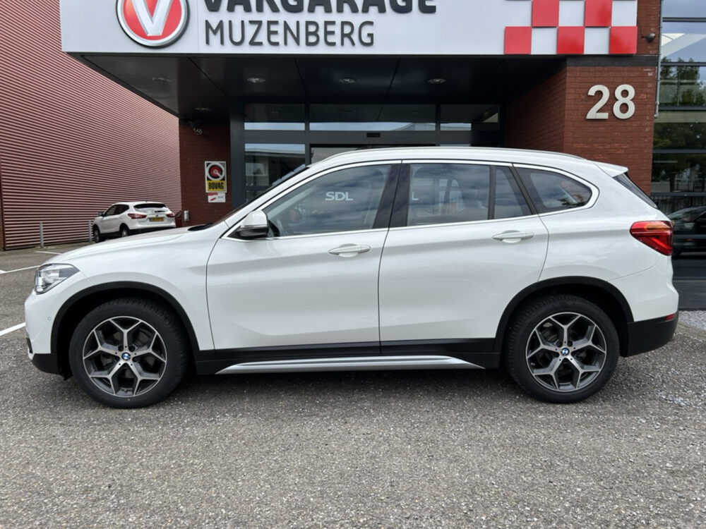 BMW X1 sDrive18i High Executive // FULL LED // PDC // NAVI // DAB // ELEK. KOFFERKLEP