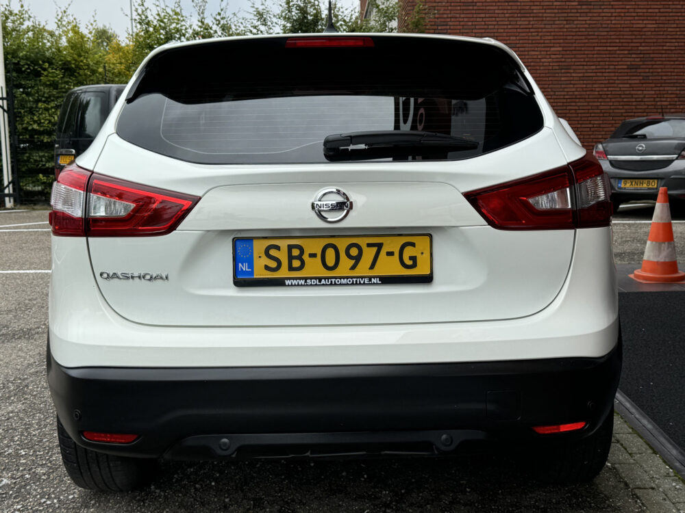 Nissan QASHQAI 1.2 Acenta // CRUISE // CLIMA // STOELVERWARMING // LICHT METALEN VELGEN