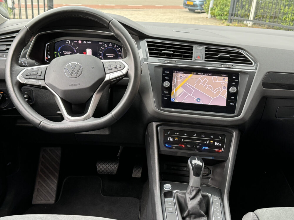 Volkswagen Tiguan 1.4 eHybrid Life Edition // FULL LED // ERGO/MASSAGE SPORT STOELEN // CARPLAY // CAMERA