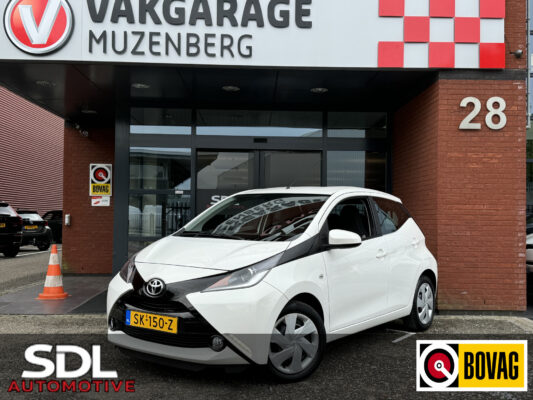 Toyota Aygo 1.0 VVT-i x-nav // 1e EIGENAAR // DEALER ONDERHOUDEN // NAVI // CAMERA // AIRCO