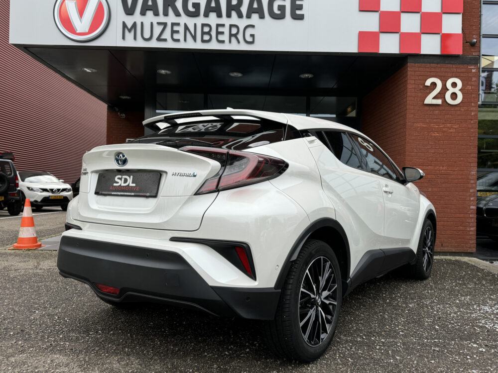 Toyota C-HR 1.8 Hybrid Executive // LEDEREN BEKLEDING // NAVI // CLIMA // ADAPTIVE CRUISE