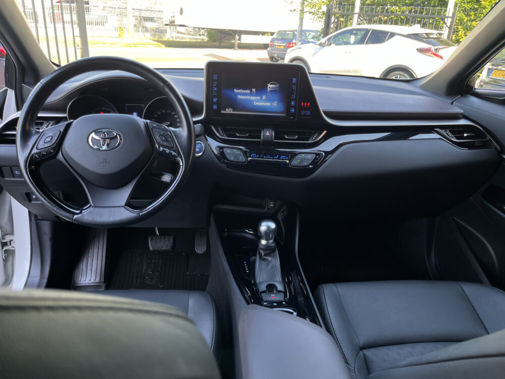 Toyota C-HR 1.8 Hybrid Executive // LEDEREN BEKLEDING // NAVI // CLIMA // ADAPTIVE CRUISE