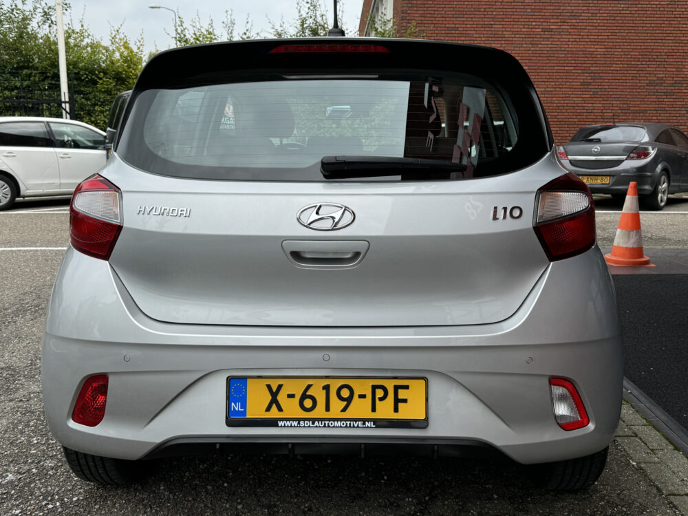 Hyundai i10 1.0 Comfort 5-zits // APPLE CARPLAY / ANDROID AUTO // PDC // AIRCO // CRUISE // LICHT METALEN VELGEN