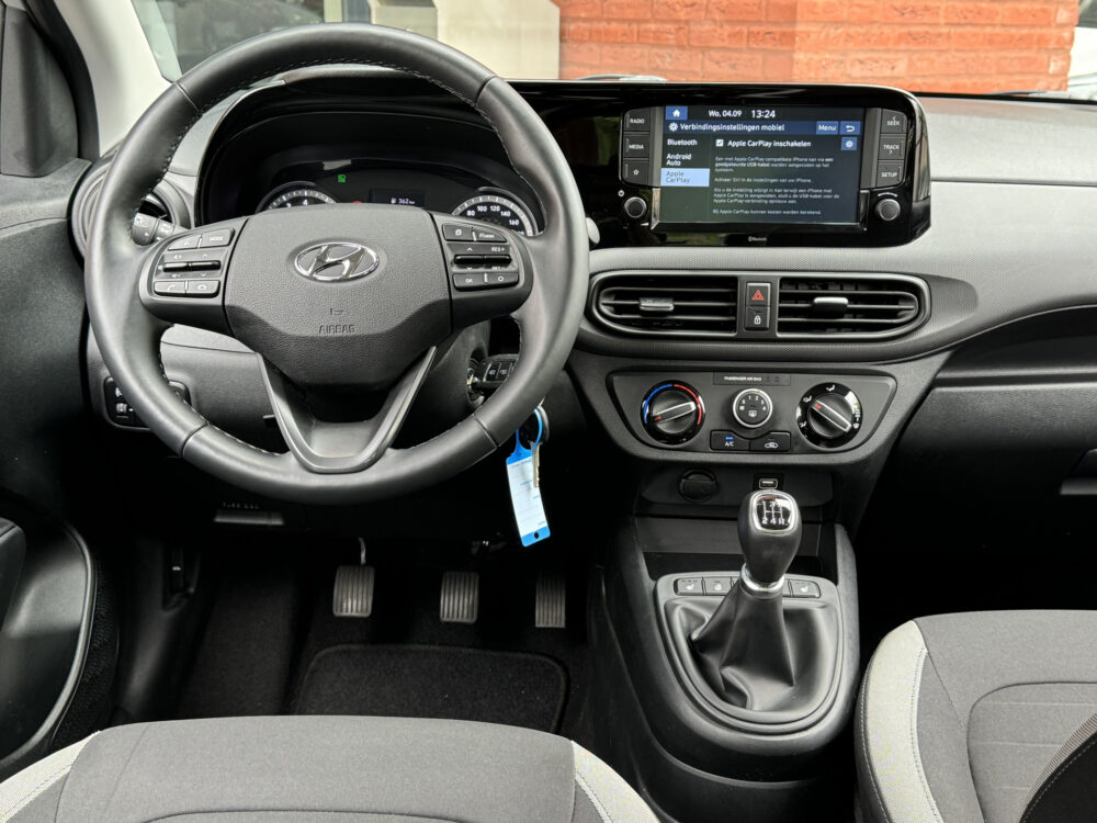 Hyundai i10 1.0 Comfort 5-zits // APPLE CARPLAY / ANDROID AUTO // PDC // AIRCO // CRUISE // LICHT METALEN VELGEN