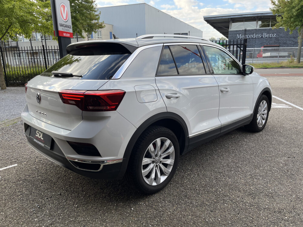 Volkswagen T-Roc 1.0 TSI Style // LED // NAVI + CARPLAY // CAMERA+SENSOREN // CLIMA // STOELVERWARMING //