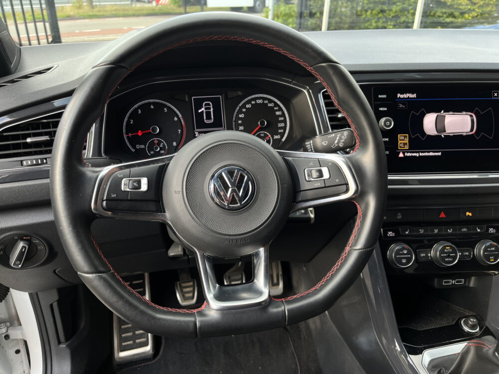 Volkswagen T-Roc 1.0 TSI Style // LED // NAVI + CARPLAY // CAMERA+SENSOREN // CLIMA // STOELVERWARMING //