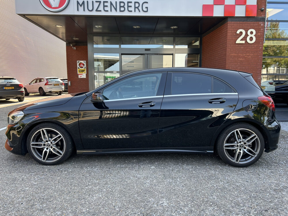 Mercedes-Benz A-Klasse 180 Business Solution AMG // NAVI // FULL LED // CAMERA // PDC