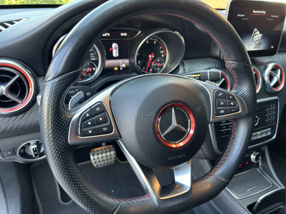 Mercedes-Benz A-Klasse 180 Business Solution AMG // NAVI // FULL LED // CAMERA // PDC