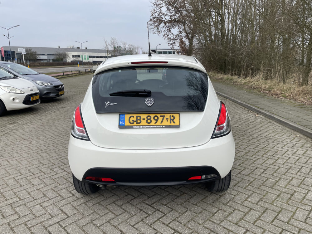 Lancia Ypsilon