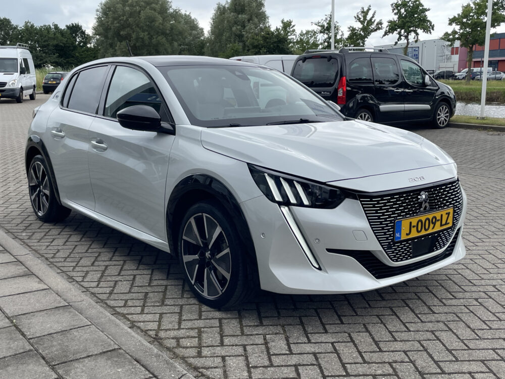 Peugeot e-208
