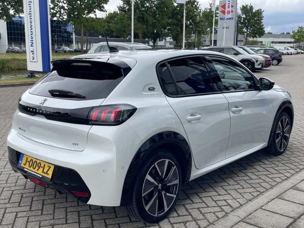 Peugeot e-208