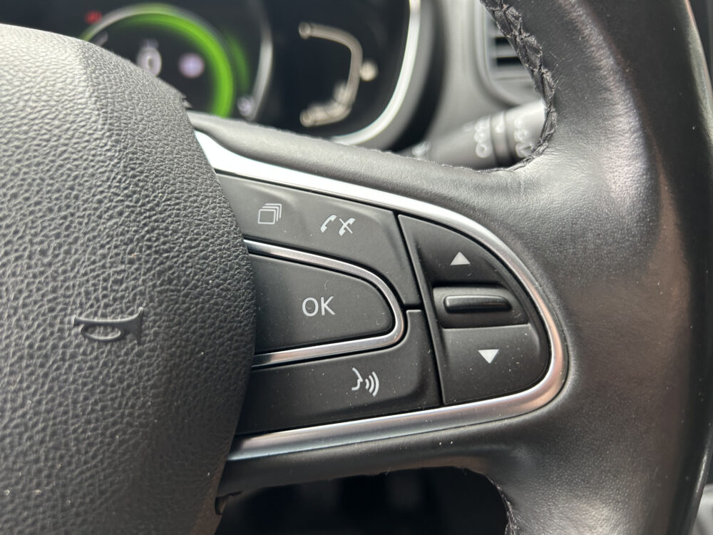 54523297-renault-scenic-2017