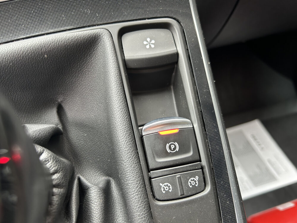 54523297-renault-scenic-2017