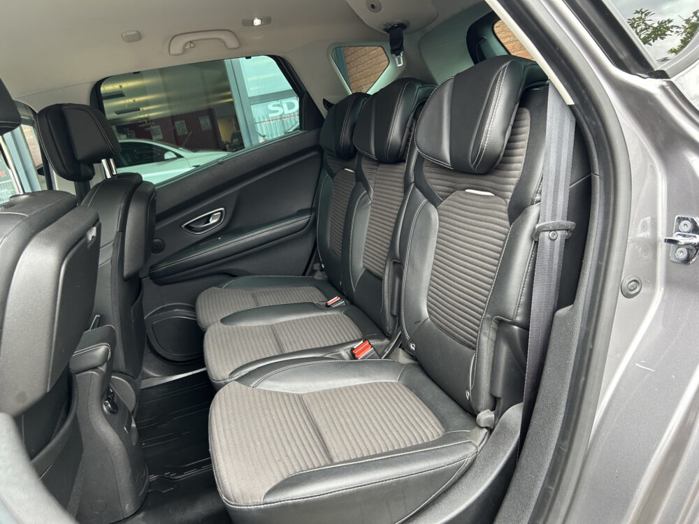 54523297-renault-scenic-2017