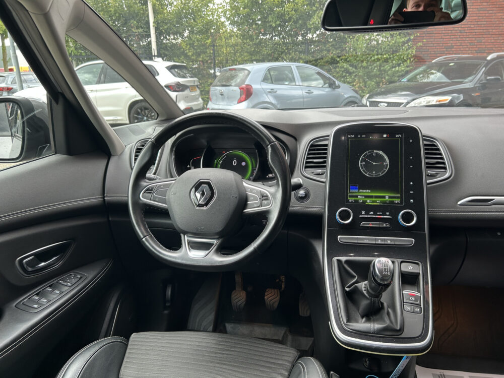 54523297-renault-scenic-2017