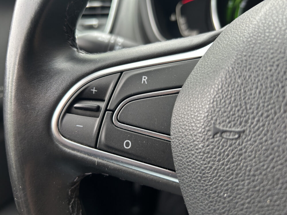 54523297-renault-scenic-2017