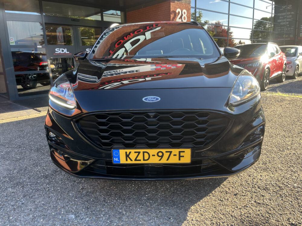 55502915-ford-kuga-2022