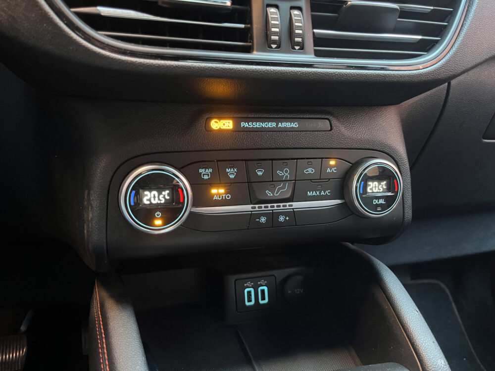 55502915-ford-kuga-2022