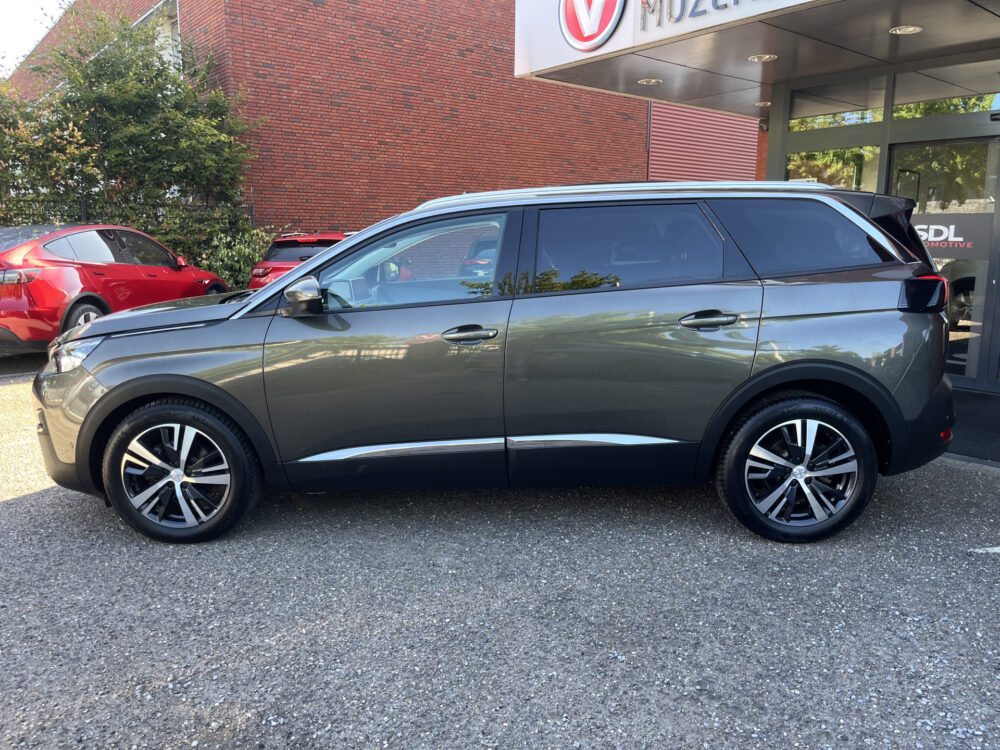 55553961-peugeot-5008-2019