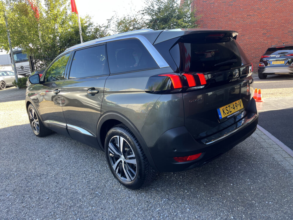 55553961-peugeot-5008-2019