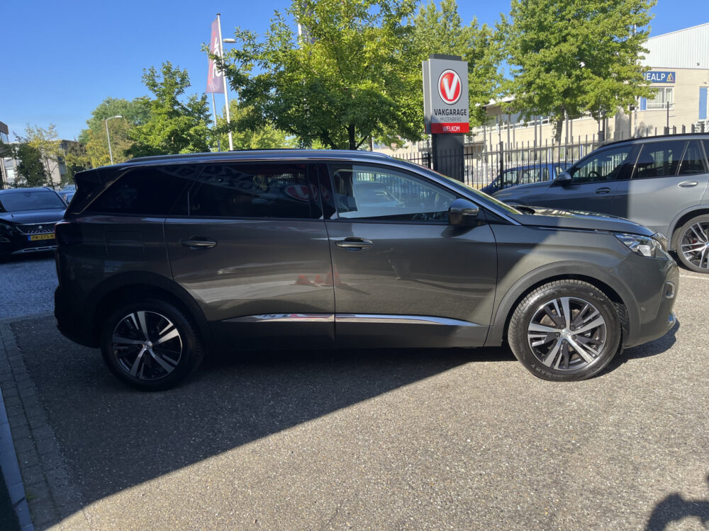 55553961-peugeot-5008-2019