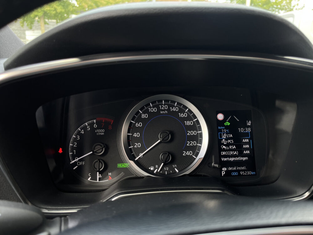 55723313-toyota-corolla-2019