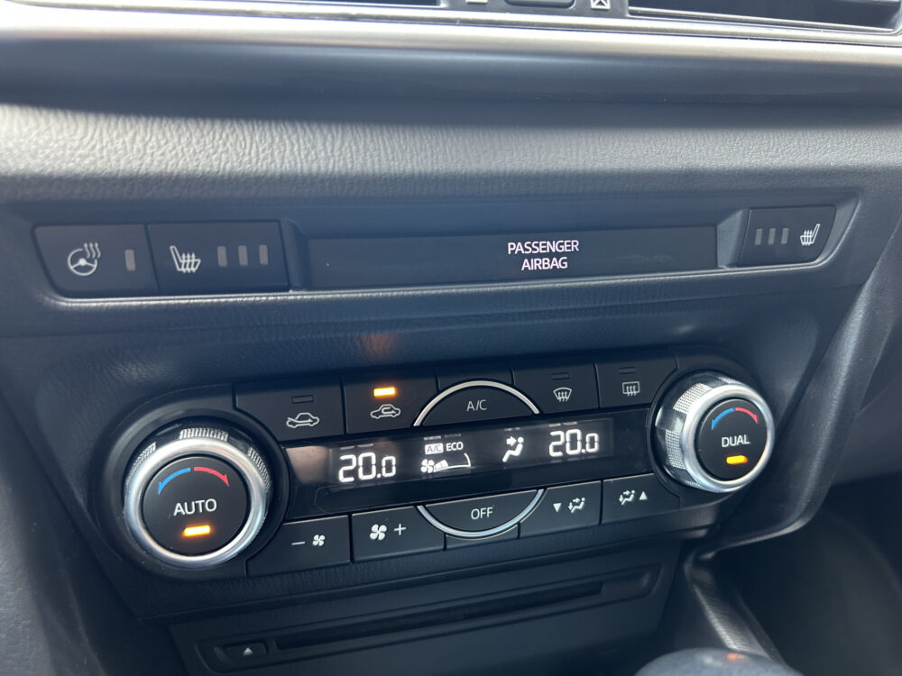 55728017-mazda-3-2018