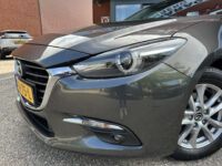 55728017-mazda-3-2018