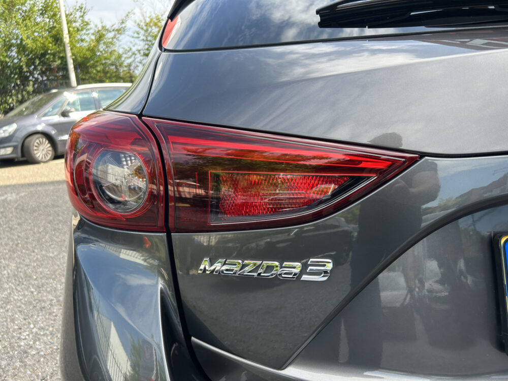 55728017-mazda-3-2018