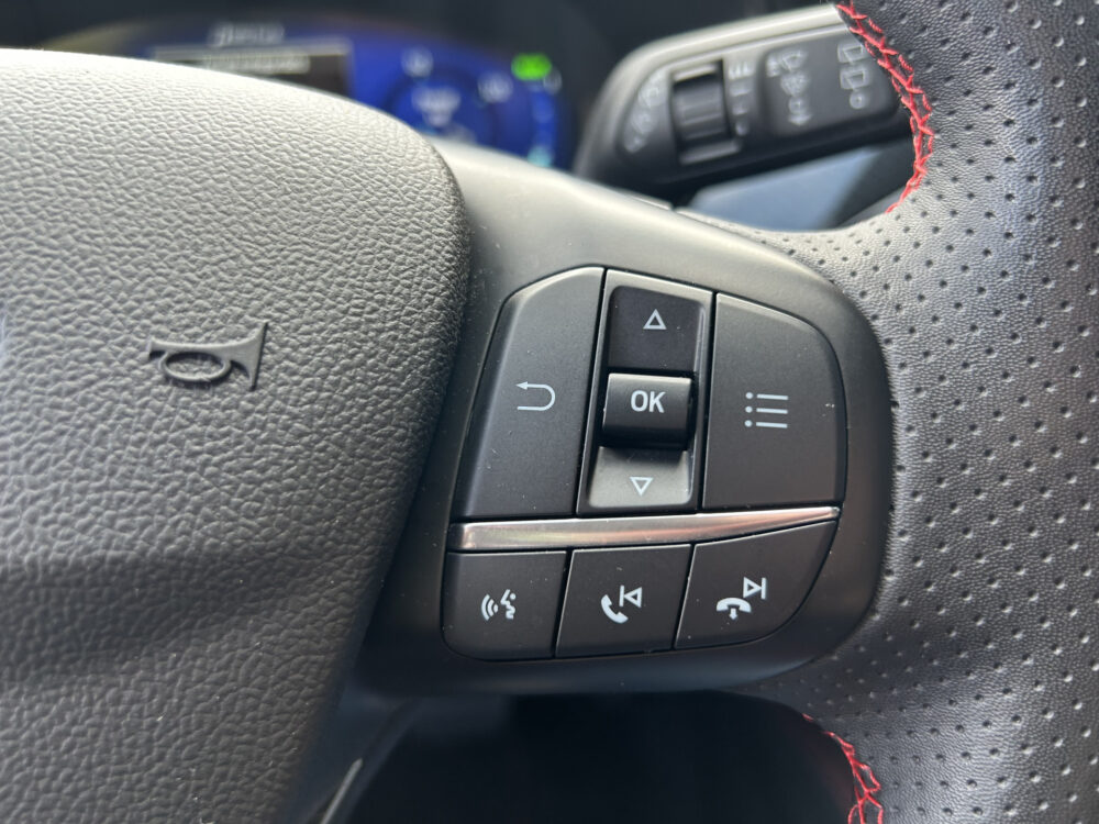 55869979-ford-kuga-2022
