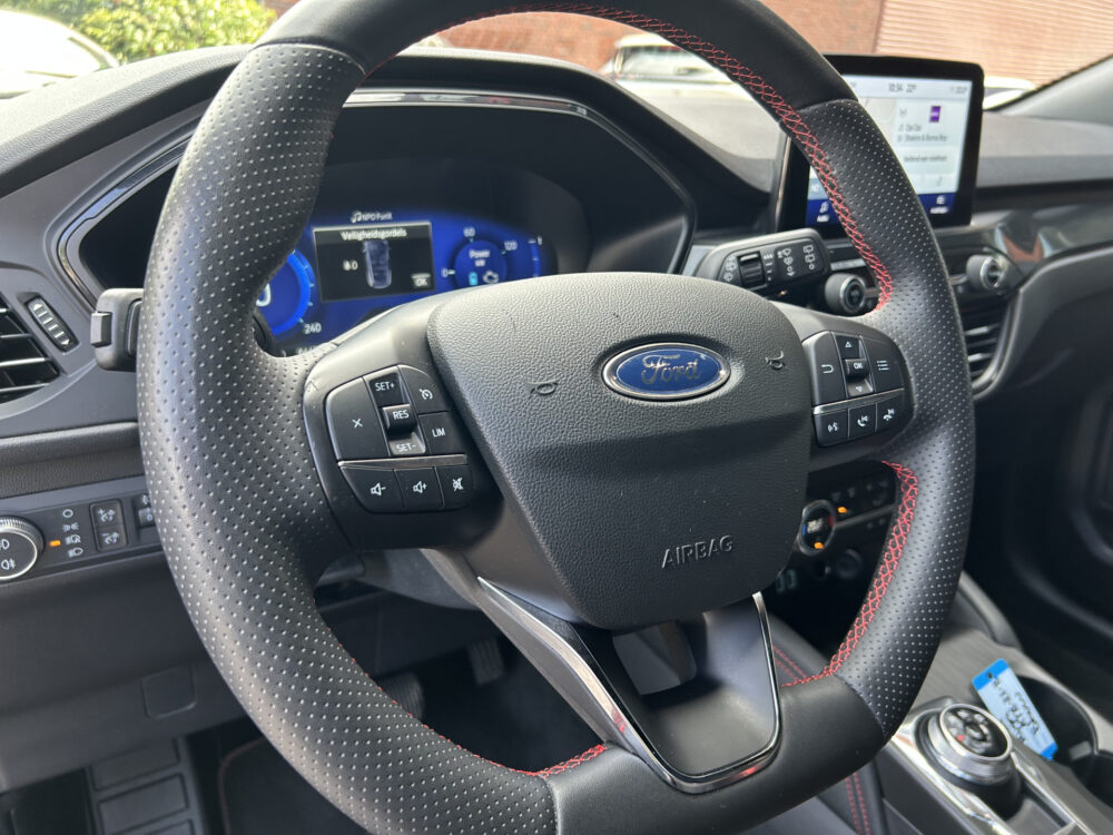 55869979-ford-kuga-2022