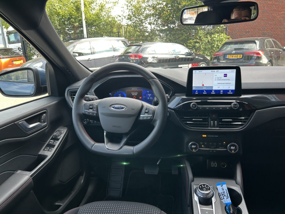 55869979-ford-kuga-2022