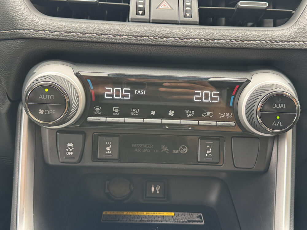 55921450-toyota-rav4-2019