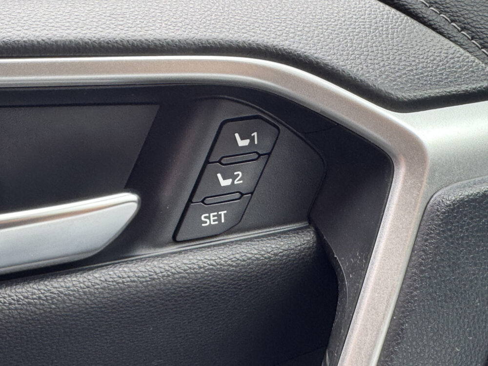 55921450-toyota-rav4-2019