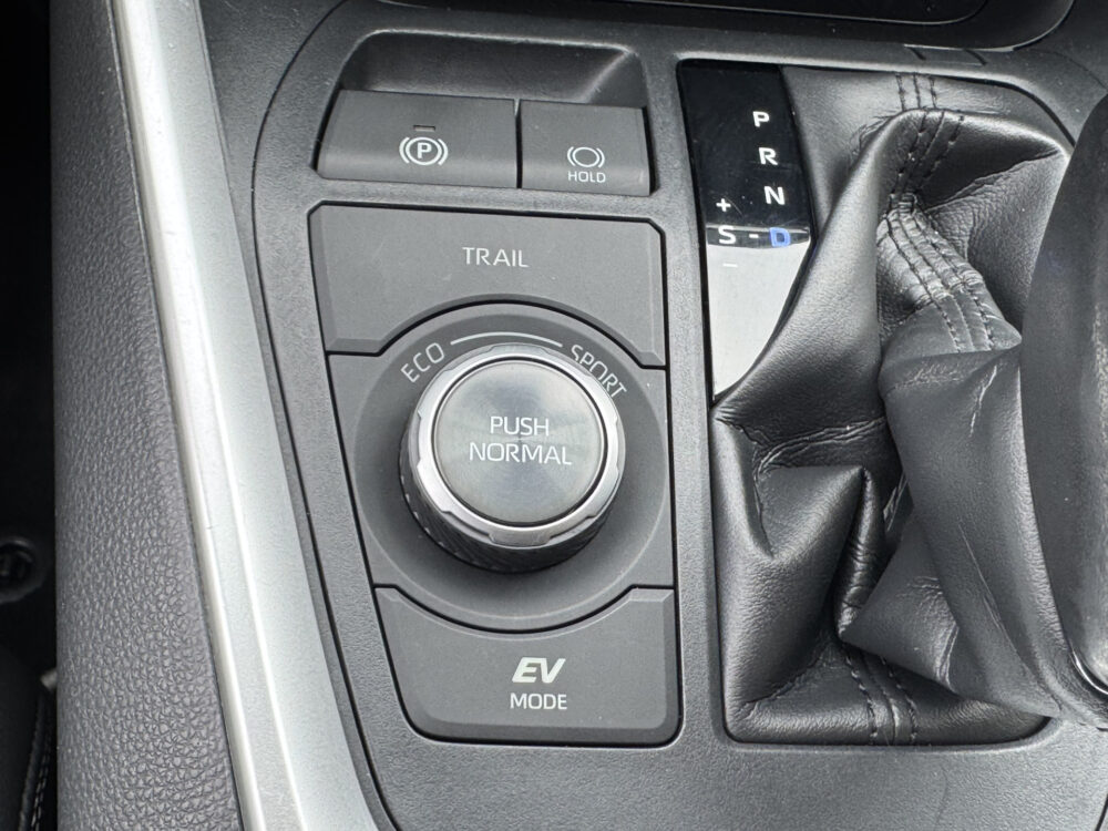 55921450-toyota-rav4-2019
