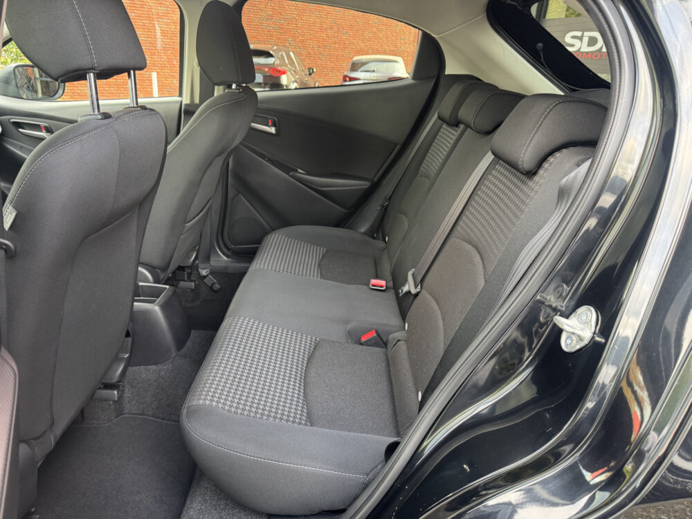 56024572-mazda-2-2019
