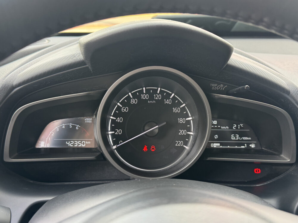 56024572-mazda-2-2019