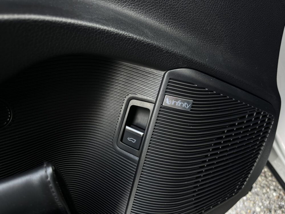 56094427-byd-seal-u-2025