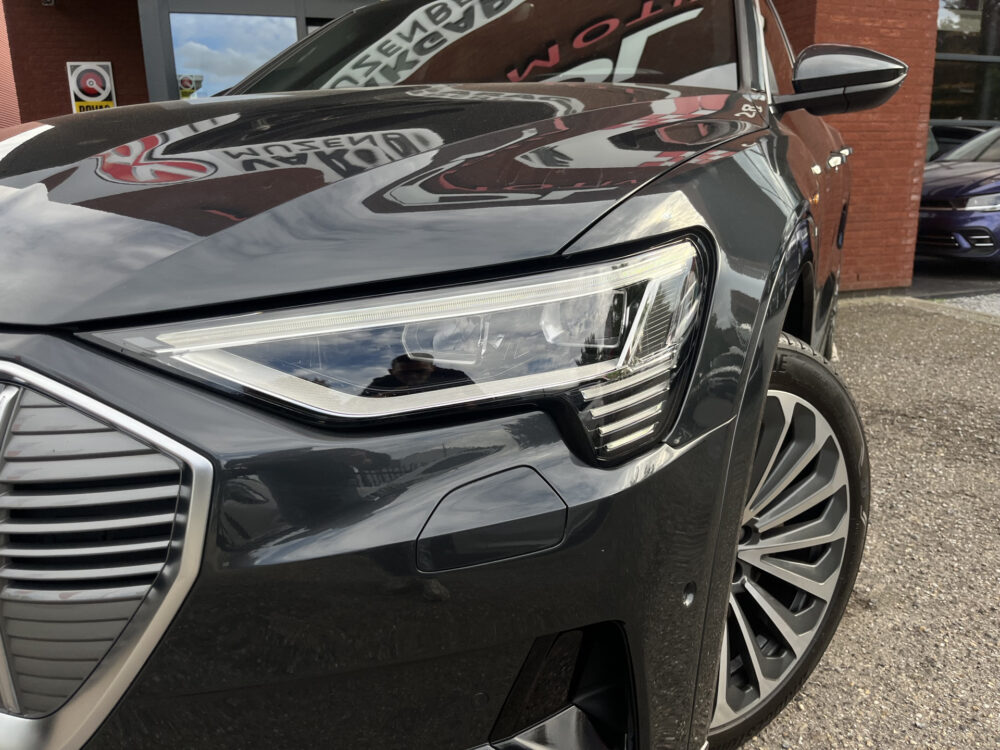 56194232-audi-e-tron-2022