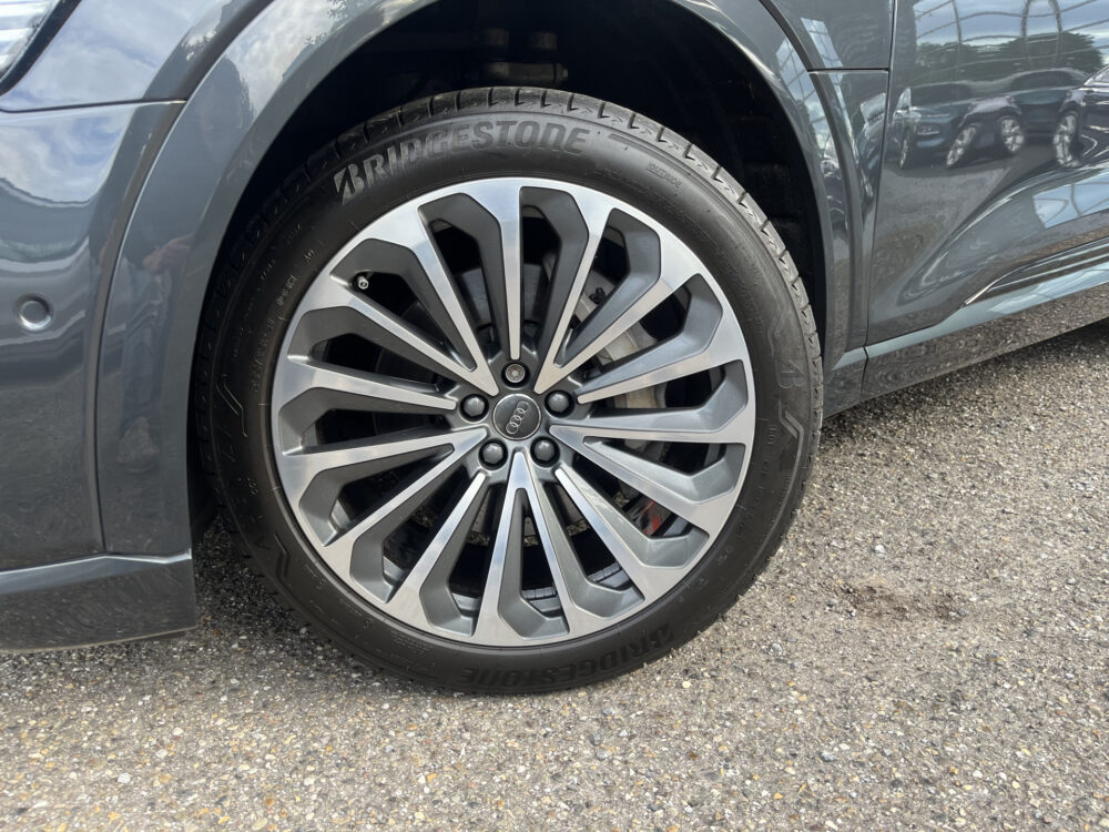 56194232-audi-e-tron-2022