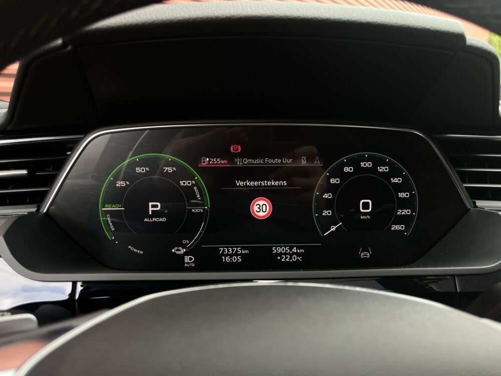 56194232-audi-e-tron-2022